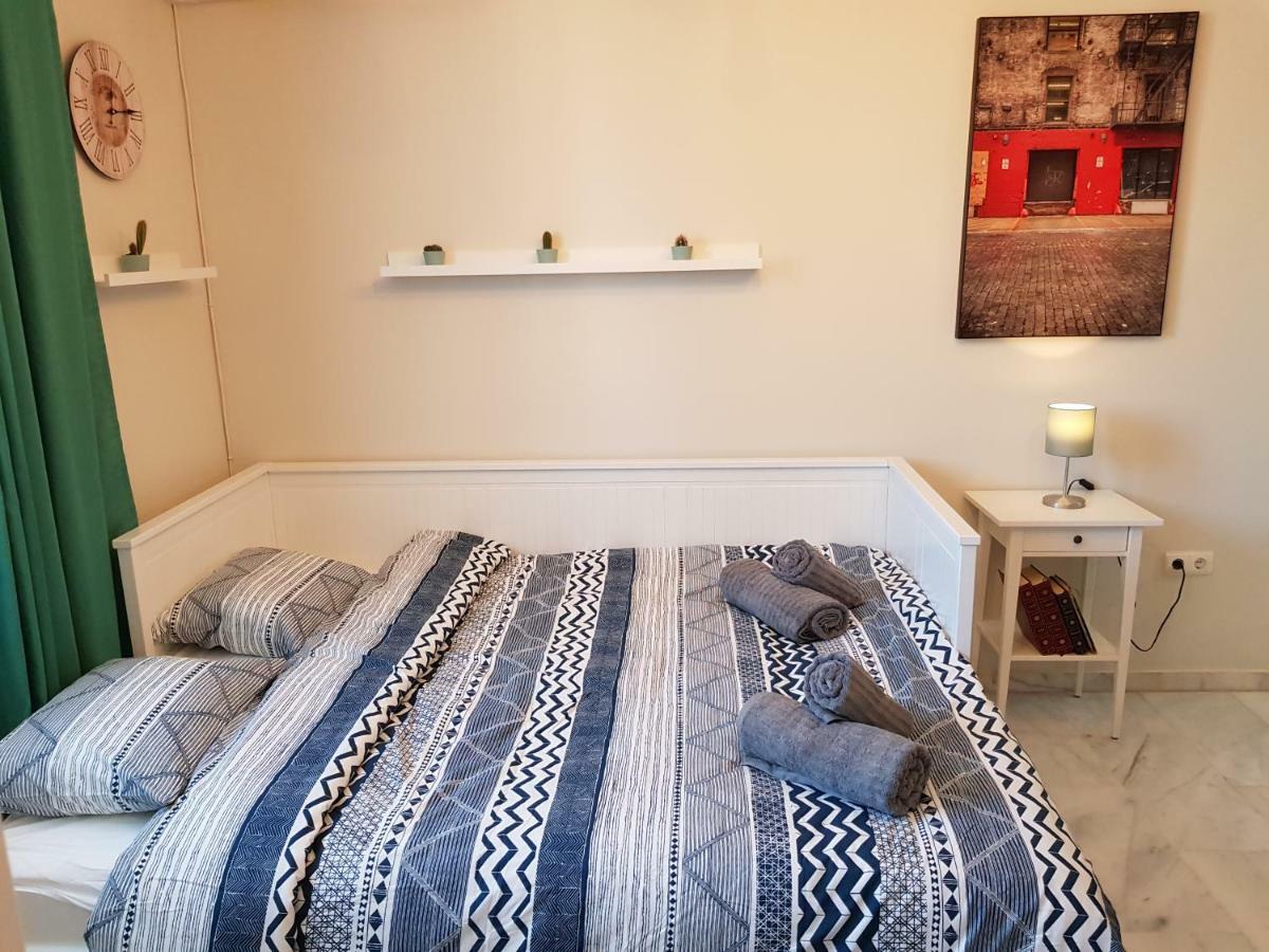 **** Genuar Apartments Malaga Center Extérieur photo