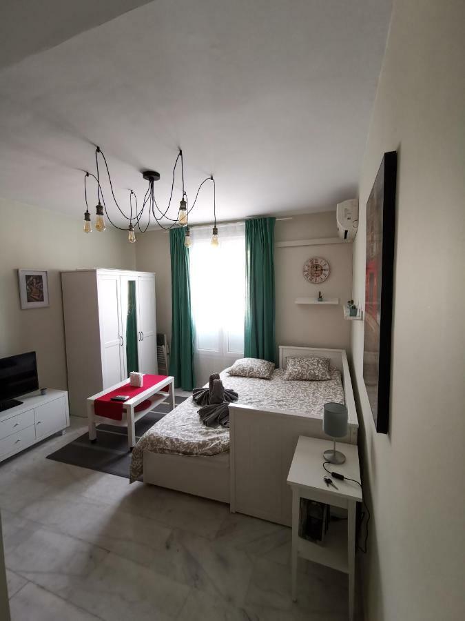 **** Genuar Apartments Malaga Center Extérieur photo